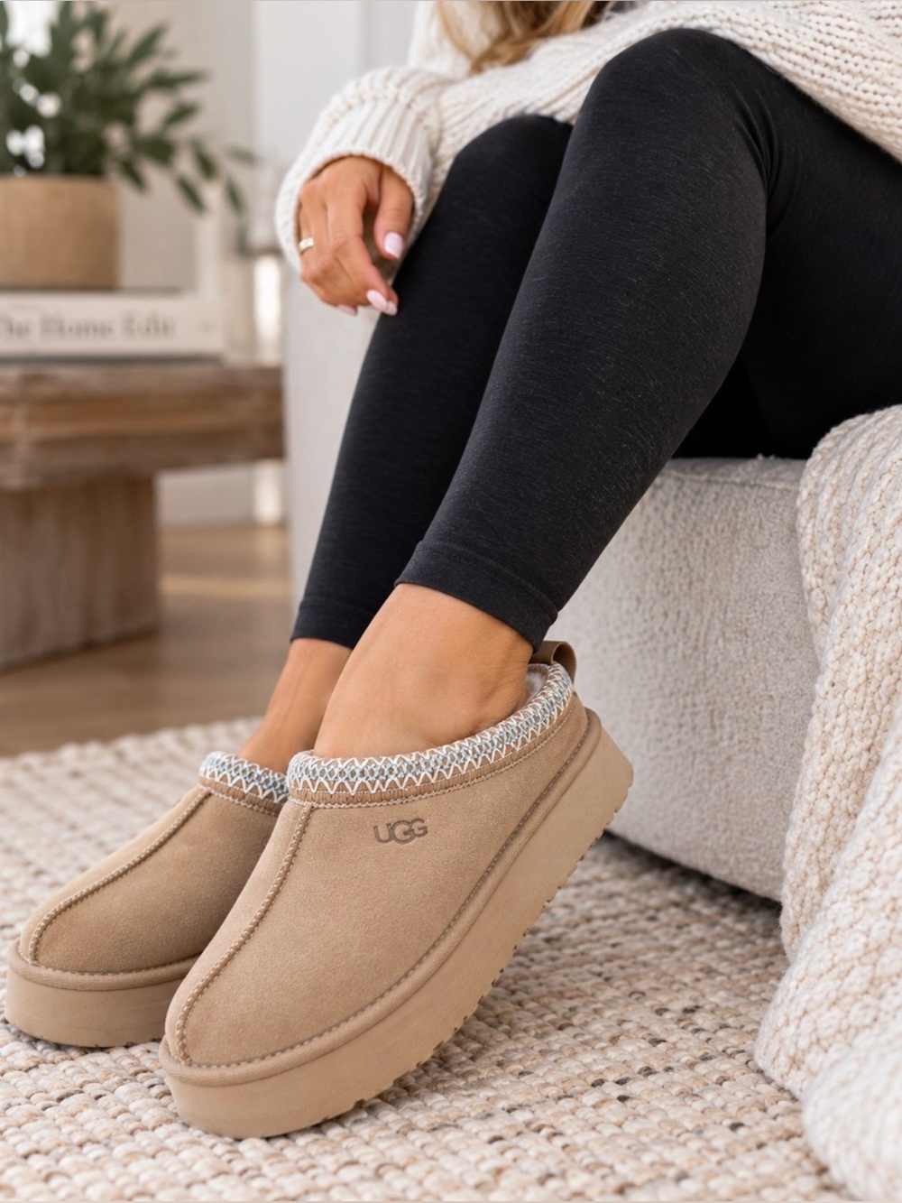 UGG Tazz II Sand Platform Slippers Suede Shearling Women’s US 9 Like New